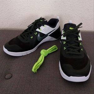 NIKE MENS RUNNING SHOE